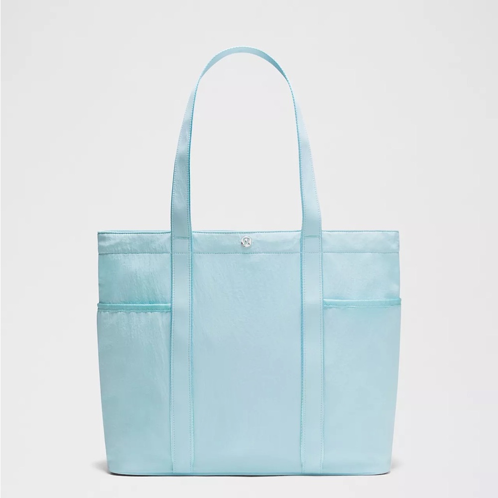 Lululemon Daily Multi-Pocket Tote Bag 20L- Foam Cloud